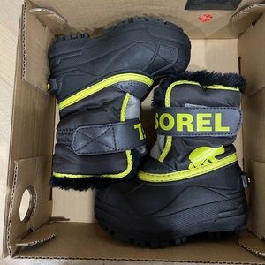 Sorel Toddler Snow Commander size 6 boots, NWT